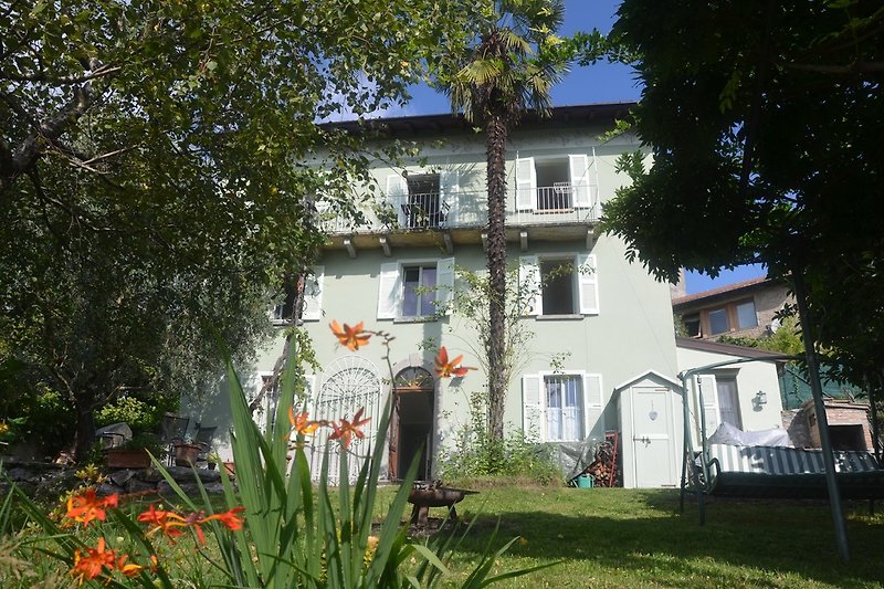 Hausansicht vom Garten Südseite