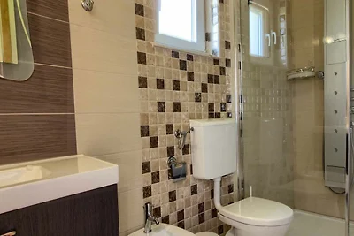 Villa mit großem Pool, 500 m vom Strand entfern