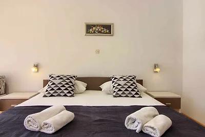 Villa mit großem Pool, 500 m vom Strand entfern