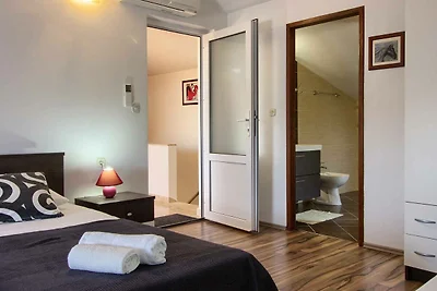 Villa mit großem Pool, 500 m vom Strand entfern