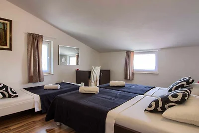 Villa mit großem Pool, 500 m vom Strand entfern