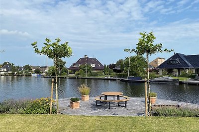 Watervilla in Friesland