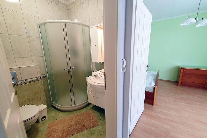Appartement 1 - Bad mit Dusche und WC
