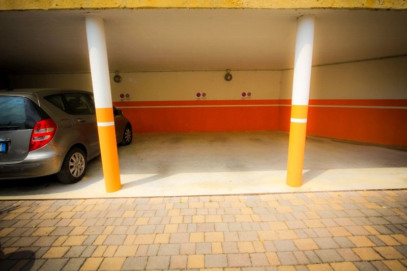 Garage/Parkplatz