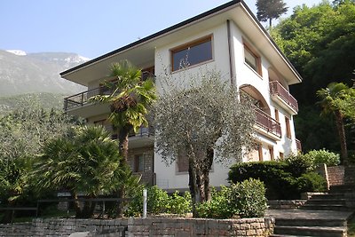 DOSSO FERRI only 150 metres from the lake