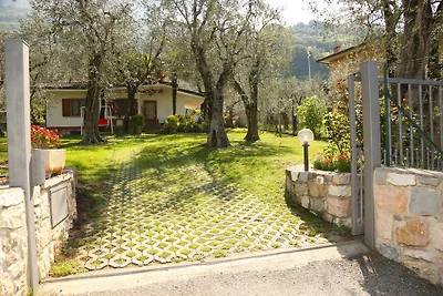 VILLA EDDI Eine Oase 200 mt vom See