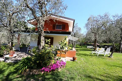 VILLA EDDI Eine Oase 200 mt vom See