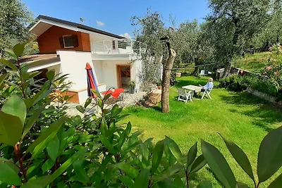 VILLA EDDI Eine Oase 200 mt vom See
