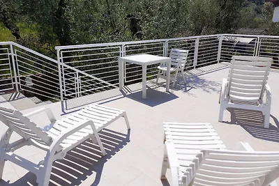VILLA EDDI Eine Oase 200 mt vom See
