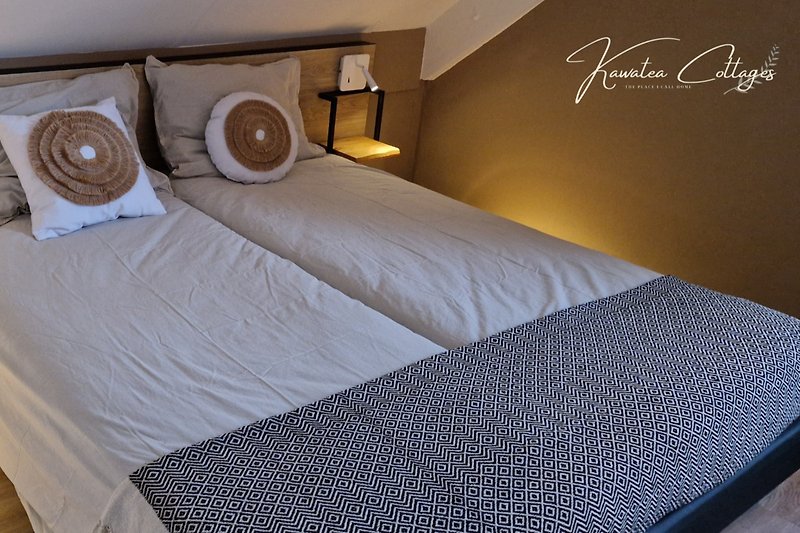 Slaap lekker in slaapkamer 2 van 3. Heerlijke matrassen, USB aansluiting en leeslampjes maken het comfort compleet.