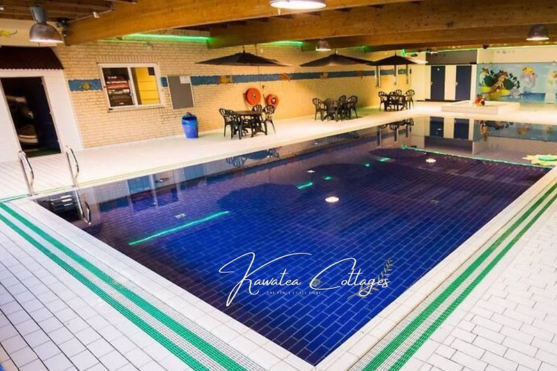 Indoor zwembad in het receptie gebouw van ons vakantiepark