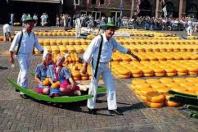 Op vrijdag is er kaasmarkt in Alkmaar (30 minuten met de auto)