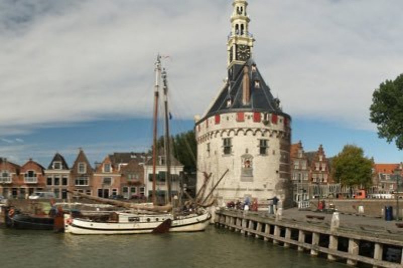 De oude havenstad Hoorn aan het IJsselmeer is een bezoekje zeker waard