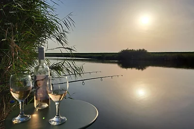 Bella casa spaziosa vicino all'acqua