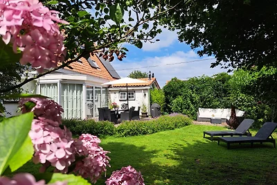 Schönes geräumiges Haus am Wasser