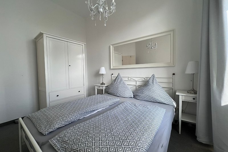 Gemütliches Schlafzimmer mit französischem Bett 160x200 cm