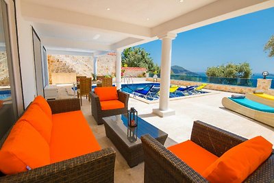 Schöne Ferienunterkunft mit Garten in Kalkan