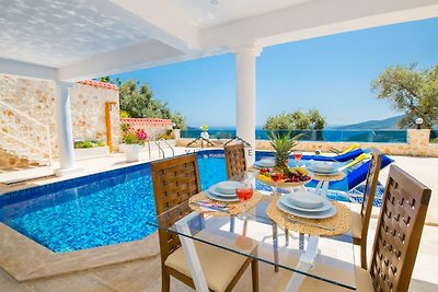 Schöne Ferienunterkunft mit Garten in Kalkan