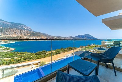 New luxury villa near the sea