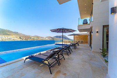 Nieuwe luxe villa bij de zee