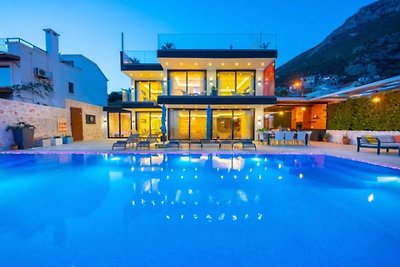 Luxury villa for large families