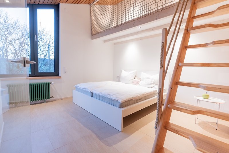 Schlafzimmer OG Ringwall mit Doppelbett und Koje
