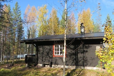 Cabina di legno sul lago Kesjön