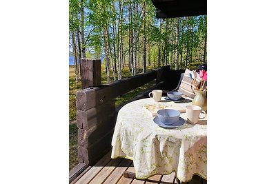 Cabina di legno sul lago Kesjön