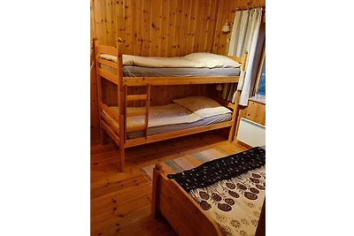 Cabina di legno sul lago Kesjön