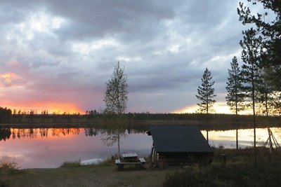 Maison en rondins au bord du lac Kesjön