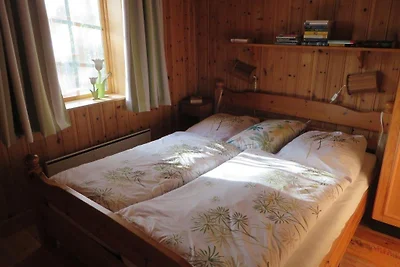 Cabina di legno sul lago Kesjön