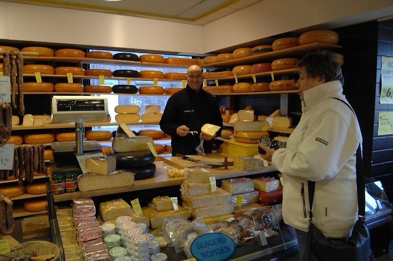 Wenn wir Käse kaufen dann ab nach Winschoten zum Kaaspakhuis in der Innenstadt. 
