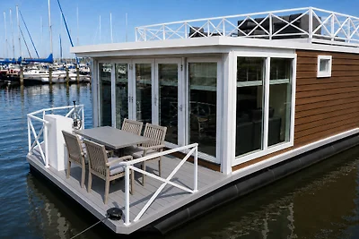 Hausboot nad Veerse Meer z tarasem na dachu