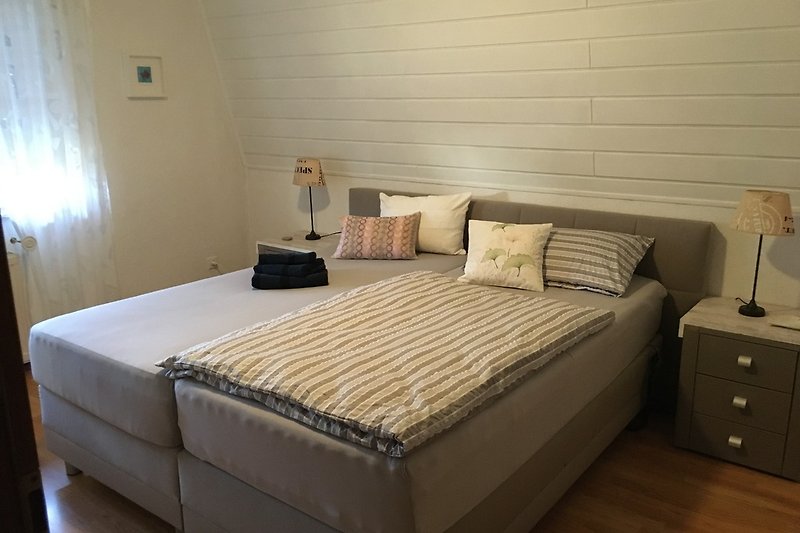 Schlafenzimmer 1 mit Doppelbett