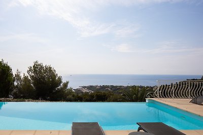Appartement dans la Villa Monte Carlo