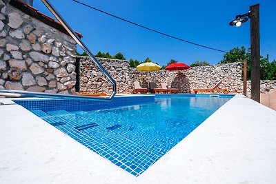 Villa mit Pool, Whirlpool und Sauna