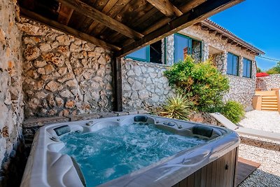 Villa mit Pool, Whirlpool und Sauna