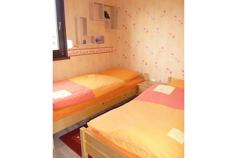 Schlafzimmer mit Einzelbetten H 10