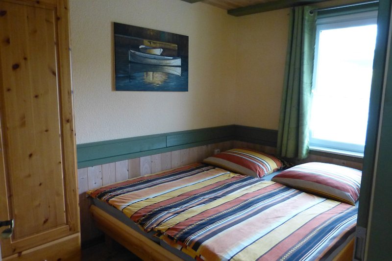 Schlafzimmer mit Doppelbett 1,80m
