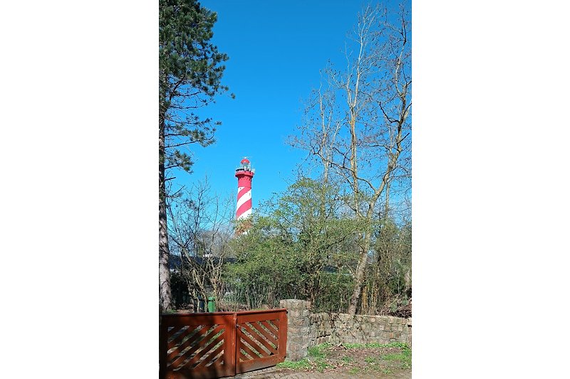 An der Nordsee: Leuchtturm in Nieuw Haamstede