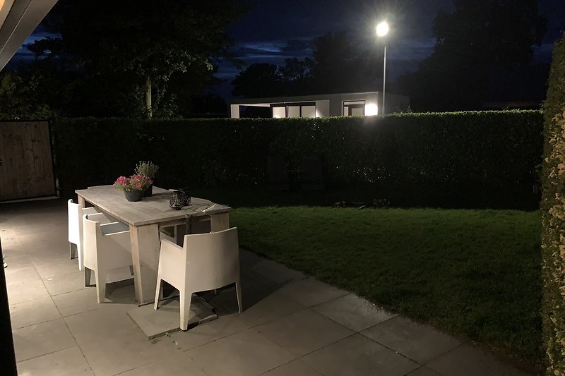 stimmungsvolle Beleuchtung Vorgarten/Terrasse