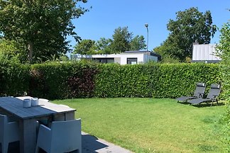 Mooi vakantiehuisje in de buurt van het strand met tuin.