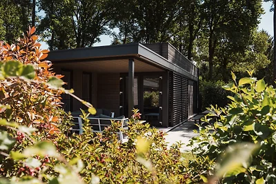 Luxe Lodge + hottub (6p)