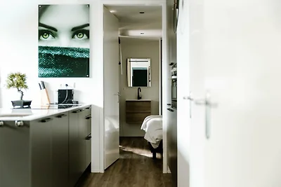 Luxuriöse Familien Wasserlodge + Hot Tub (6p)