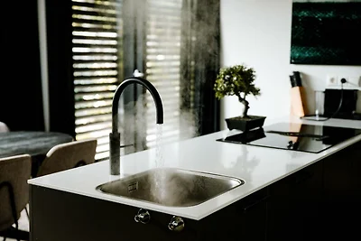 Luxuriöse Familien Wasserlodge + Hot Tub (6p)