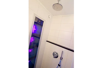 Wellness-Lodge mit Sauna und Whirlpool | 2...