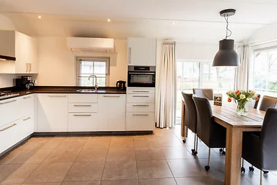 Villa Beukelaer Wellness Plus met Sauna en Wh...