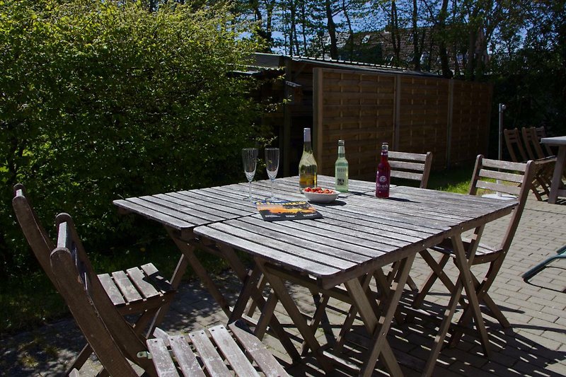 Blick auf den Terrassen Tisch der Inselblume 27