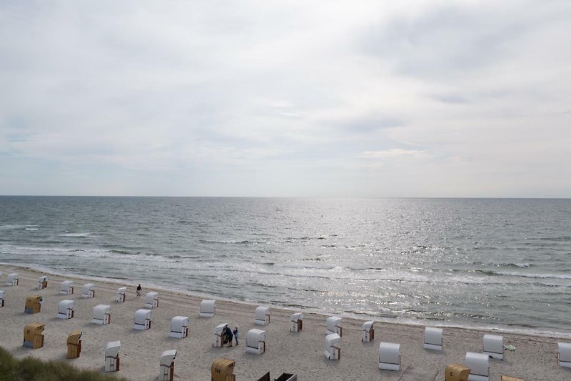 Blick auf die Ostsee und den Südstrand vom Balkon der Ferienwohnung Inselblume 03 auf Fehmarn