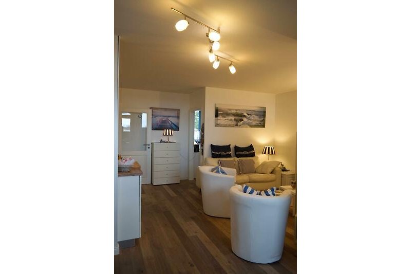 Wohnzimmer mit Blick Richtung Schlafzimmer 2 der Fewo am Südstrand